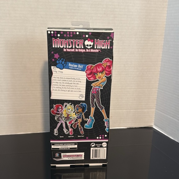 NIB Monster High Dance Class Howleen Wolf NRFB 2012 Original Run Discontinued - Picture 4 of 7